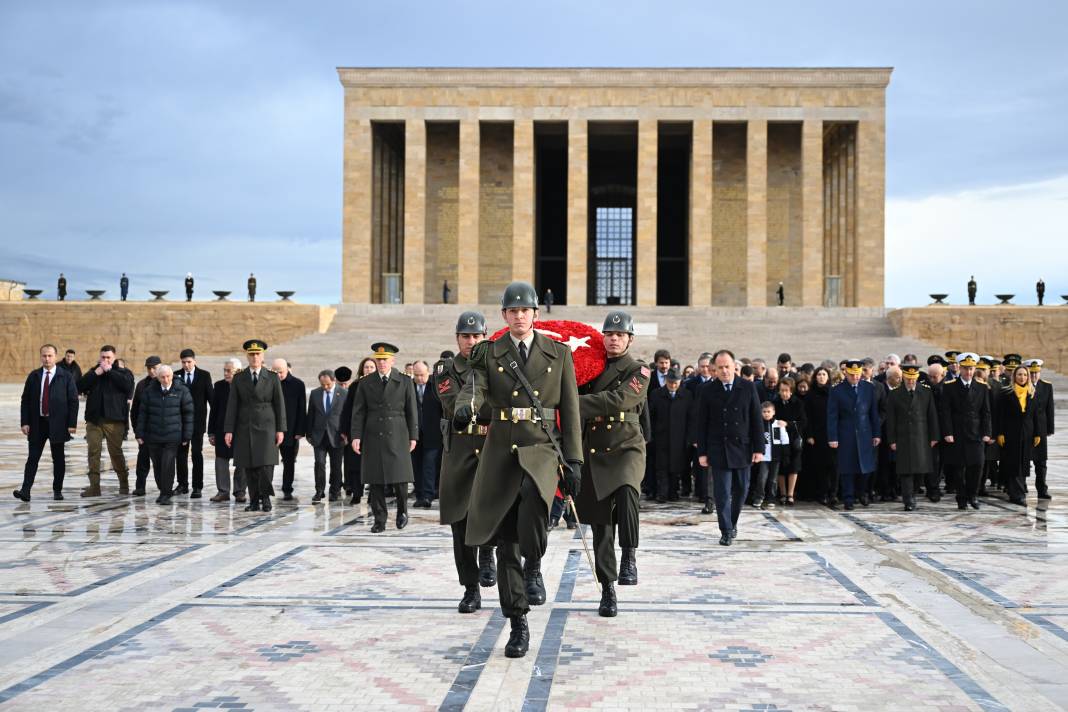 İkinci Cumhurbaşkanı İsmet İnönü 51. ölüm yılında Anıtkabir’de mezarı başında anıldı 17